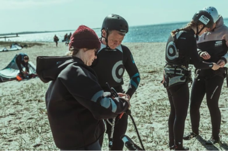 Apprendre le kitesurf pour avoir une belle musculature